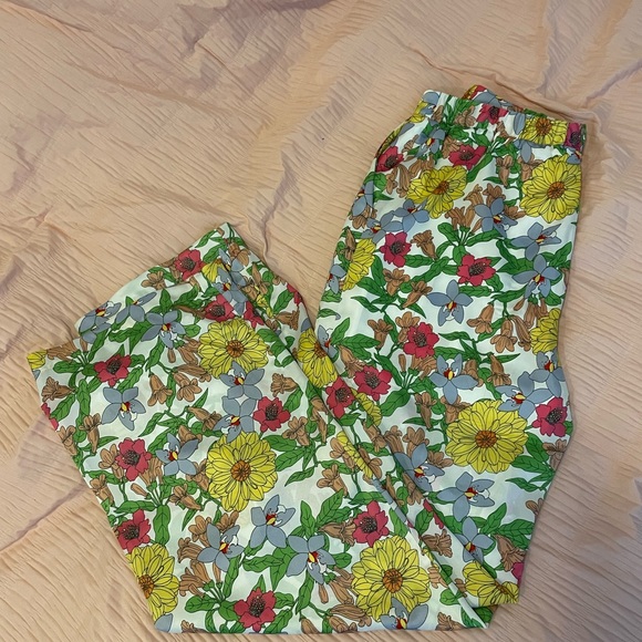Beautiful flowered pants! - Picture 6 of 6